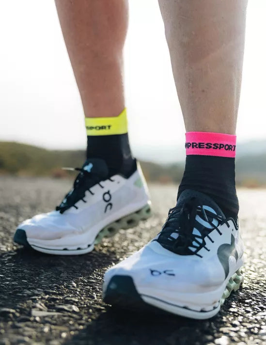 Pro Racing Socks Run High ULTRALIGHT v4.0 Black Safety Yellow/ Neon Pink