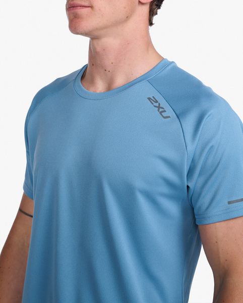 Polera Hombre Aero Tee Shadow/Black Reflective - 2XU